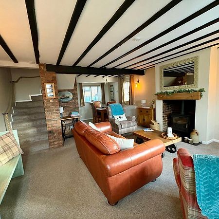 Fitzherbert Cottage Swynnerton ภายนอก รูปภาพ